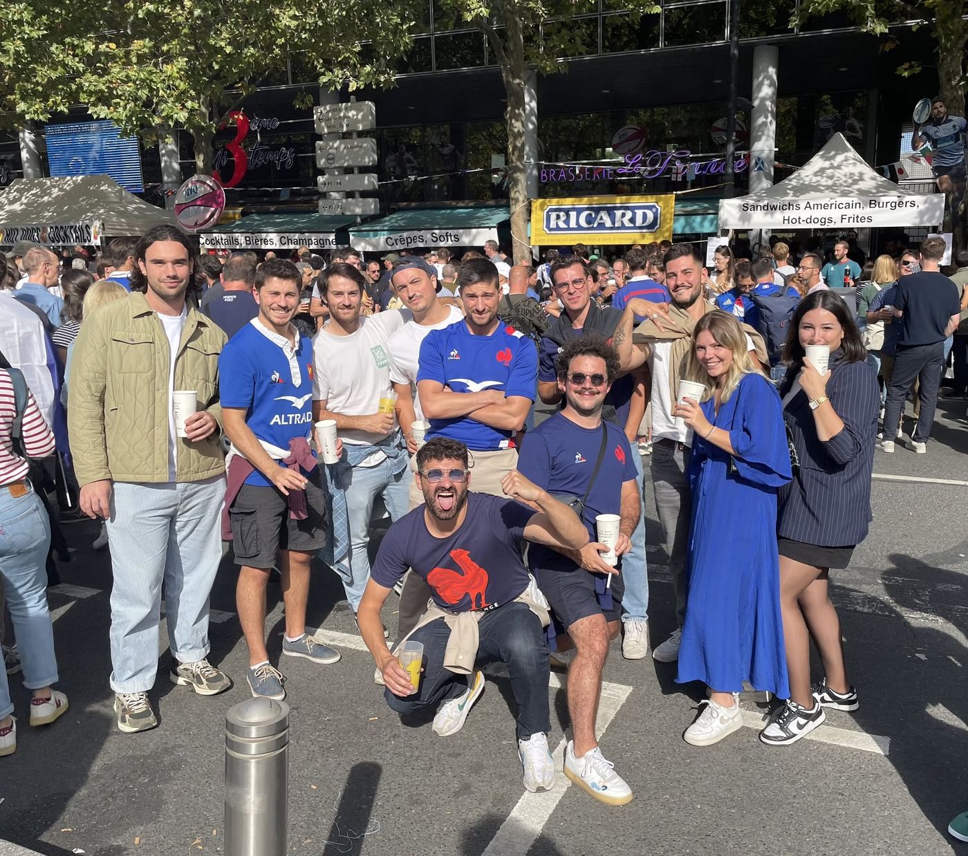 Le groupe du club devant les buvettes avant France – Australie